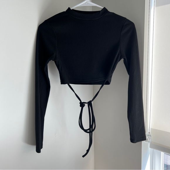 (SOLD ON FB) SUPERDOWN X REVOLVE Mia Crop Top - Picture 3 of 5